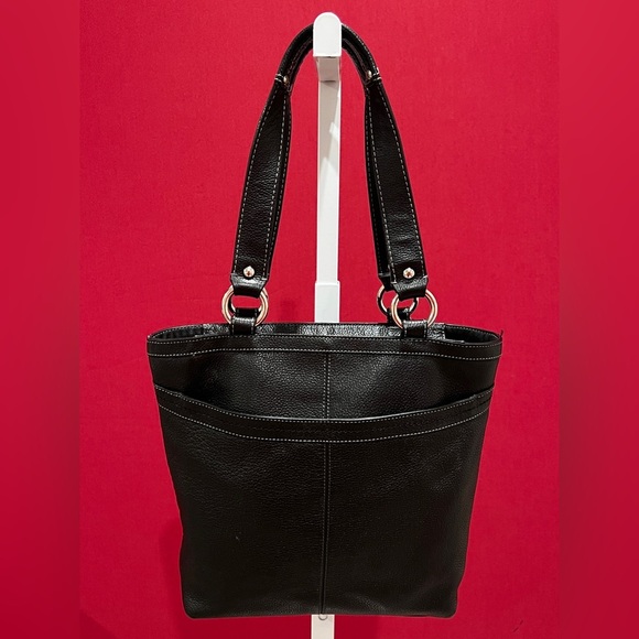 Coach Soft Black Leather Shoulder Bag - Picture 2 of 16